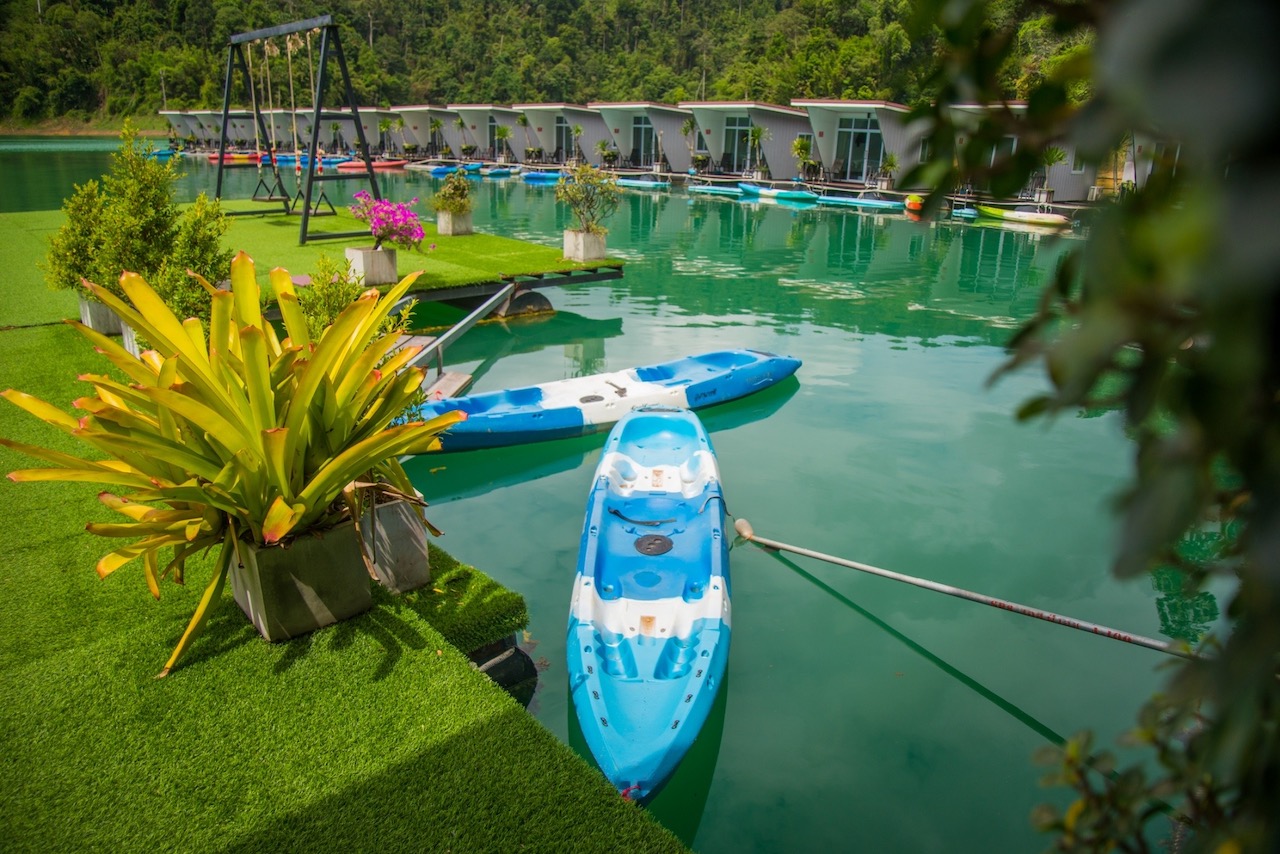 Kayaks and Floating houses in the Cheow Lan Lake